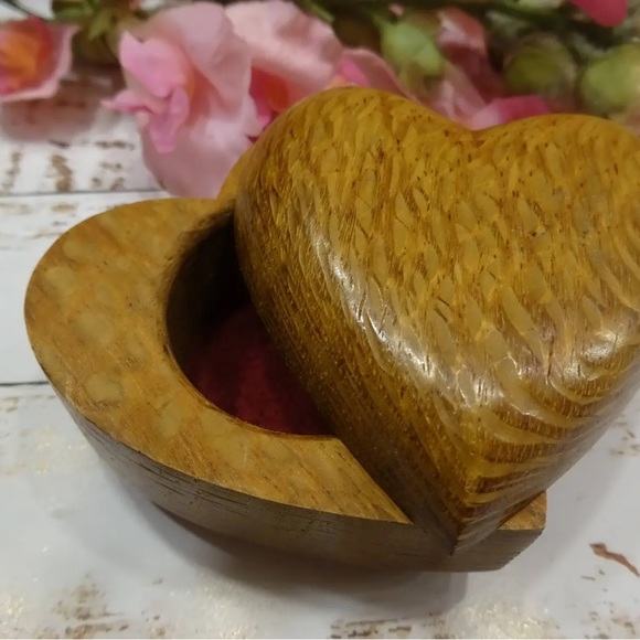 🌺[2/$40.00]🌺 Heart Shape Trinket Box - Picture 6 of 7
